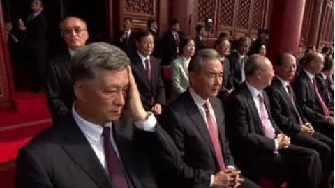 “津门虎外援萨尔瓦多被林创益铲伤，脚踝严重受损，期望迅速康复”